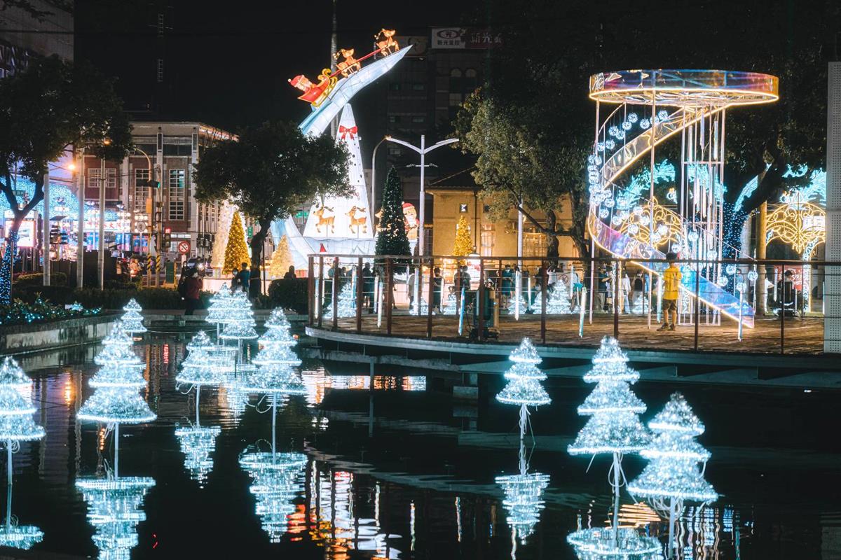 南部也有耶誕城！2022必訪７處耶誕場景：全台最大光影秀、卡娜赫拉耶誕樹