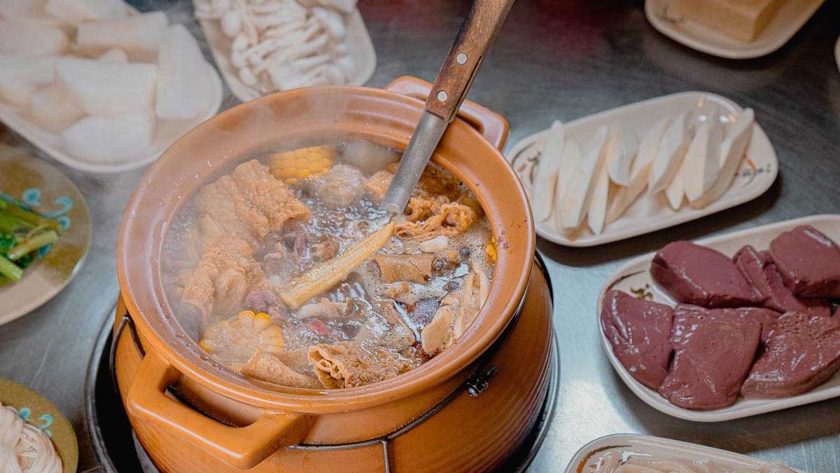 薑母鴨湯頭使用老薑熬製，香氣超濃郁。（圖片來源：Liz chiang 栗子醬）