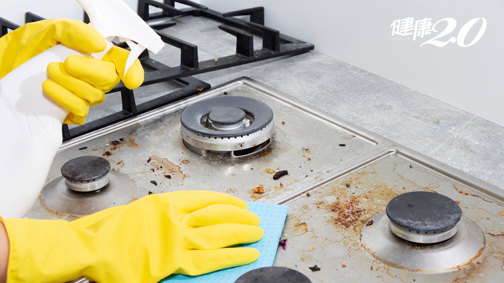 廚房清潔祕技大公開！抽油煙機、瓦斯爐、牆壁油垢清潔不費力 微波爐這樣可去味