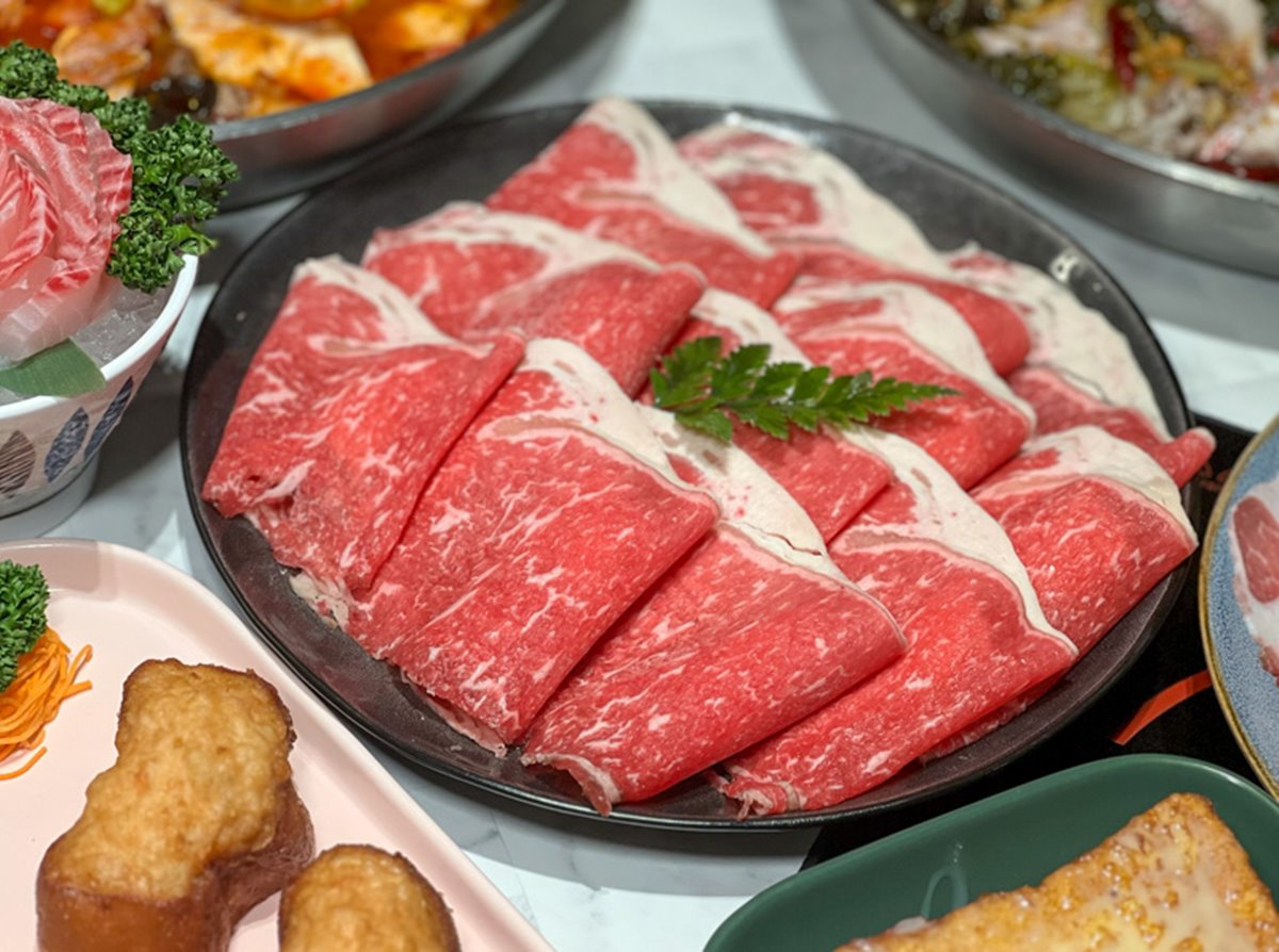 台南也有酸菜魚！吃鍋免費贈夢幻草莓冰，加碼肉品買一送一、壽星送玫瑰肉