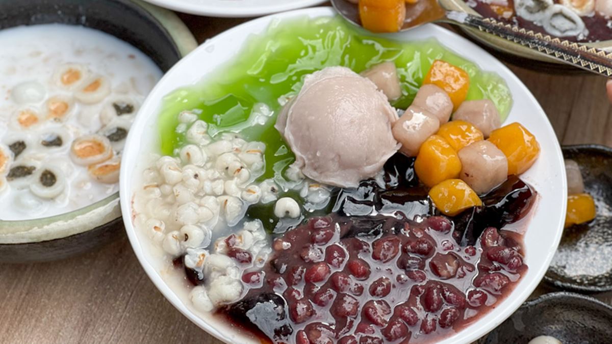「仙草抹茶芋沙綜合凍」整碗的分量很大，吃１碗就很有飽足感。（圖片來源：花露露 の花花世界）