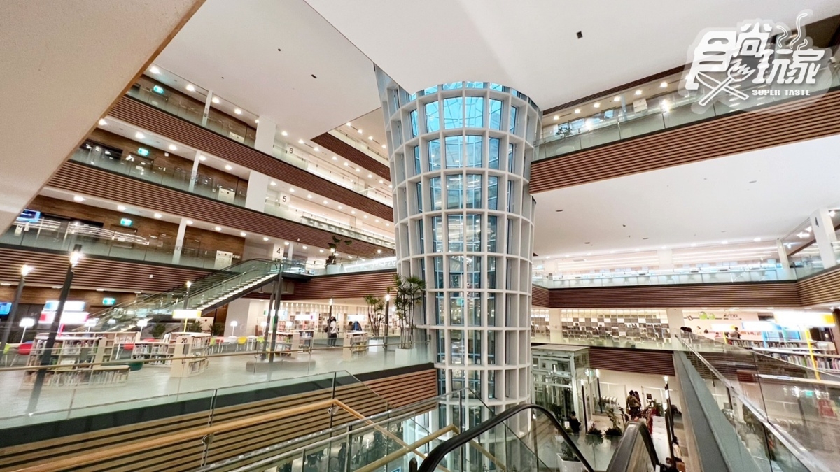 新總館以「生命樹」為設計主軸，一共８層樓，每一層樓都讓閱讀變得更有趣、舒適。