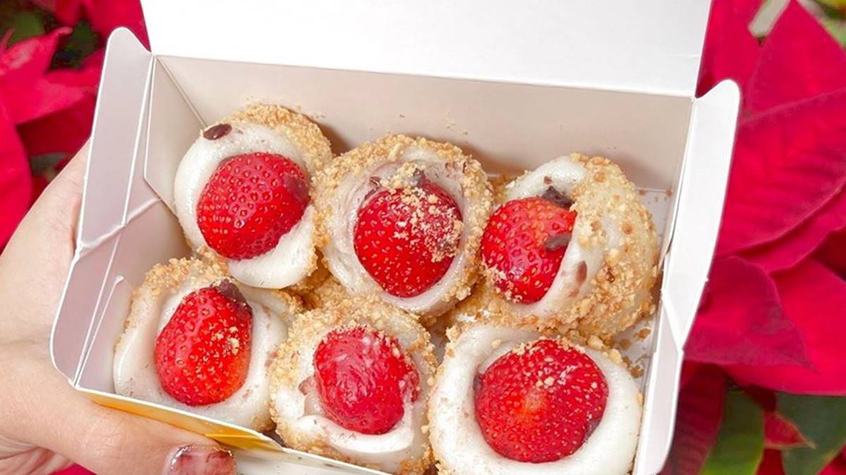 「幸福翔綺西螺麻糬大王」推出期間限定的草莓口味。（圖片來源：跟著踢小米吃喝玩樂趣）