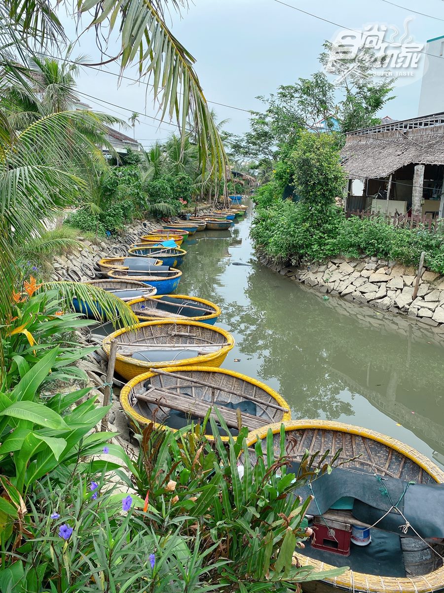 嗨咖必玩！越南超狂椰子船體驗「水上電子花車」，還能動手做春捲、芒果沙拉