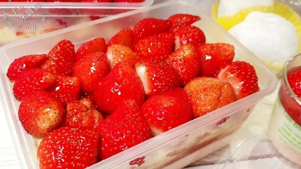店內最受歡迎的「爆量草莓寶盒」，塞滿超過20顆新鮮草莓。（圖片來源：米寶麻幸福滿載）