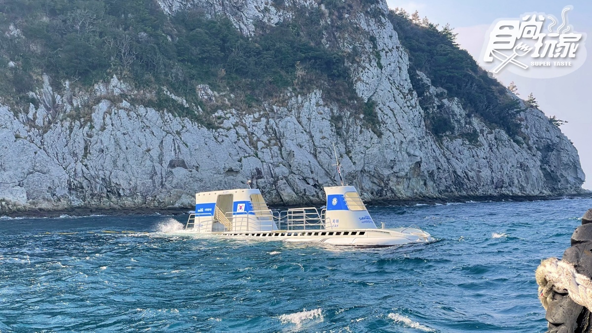 瘋玩「水下觀光」！濟州超夯「西歸浦潛艇」，打卡絕美活珊瑚、海女餵食秀