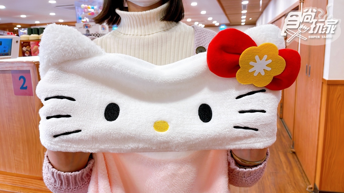 三麗鷗粉暴動！藏壽司第二彈「Hello Kitty玩偶化妝包」免費送，再收萌翻絨毛提袋