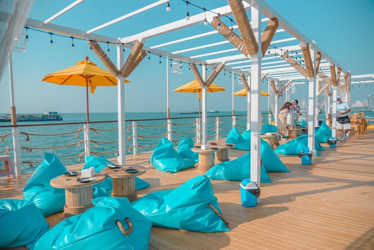 【新開店】超狂「海上漂浮咖啡廳」！必拍無敵海景環繞座位，釣魷魚現烤現吃