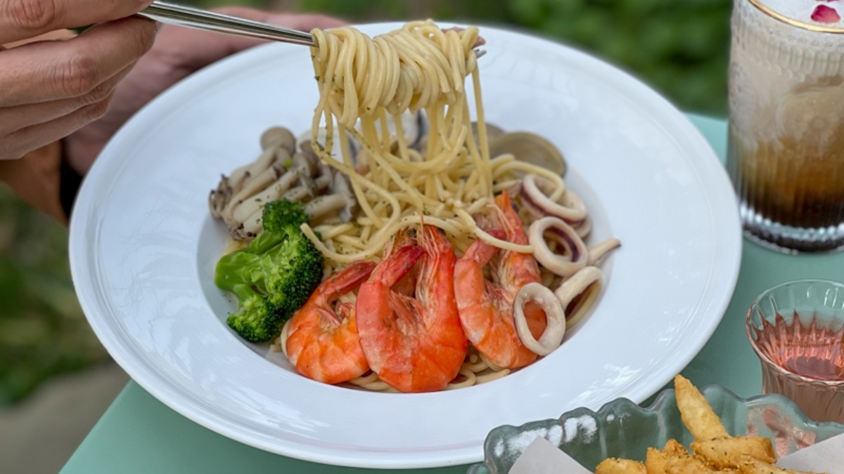 「義式海鮮義大利麵」有淡淡的奶香味，微Q彈的麵條有著蛤蜊的鮮度。（圖片來源：花露露 の花花世界）