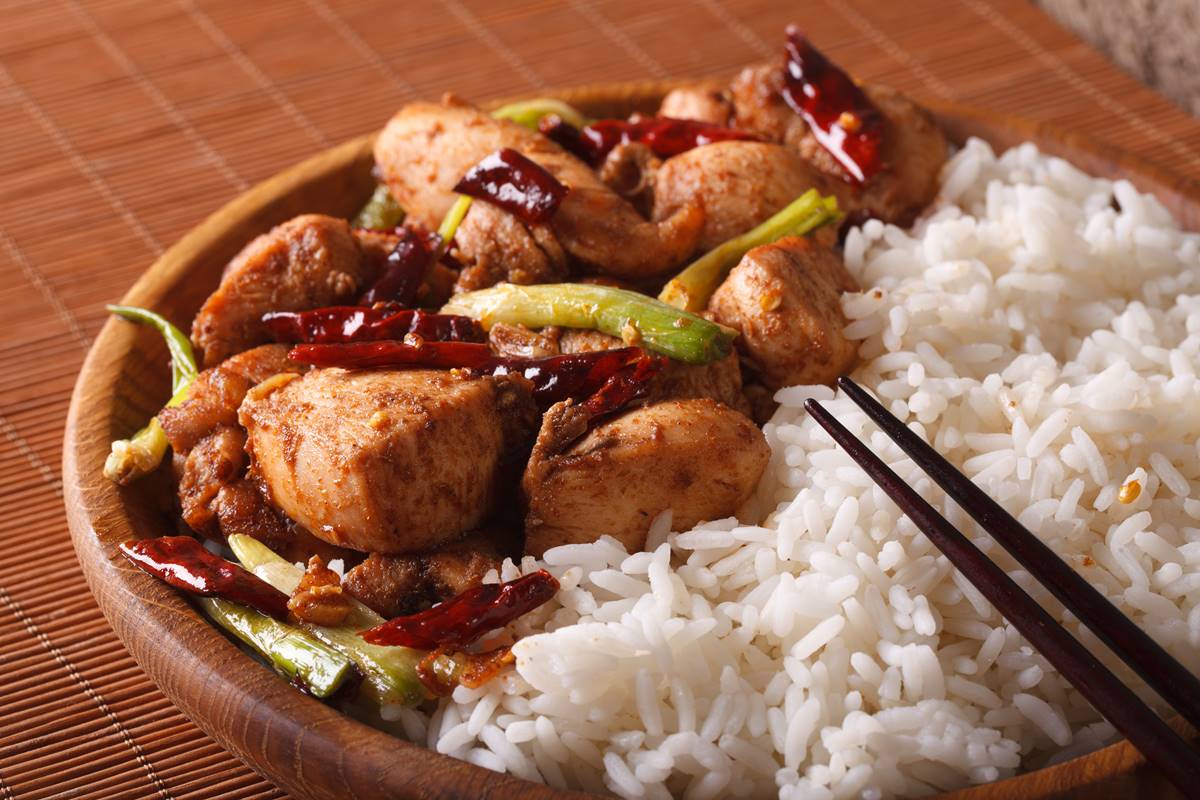 外國中餐廳少不了它！為什麼幾乎所有外國人，都喜歡吃「宮保雞丁」？