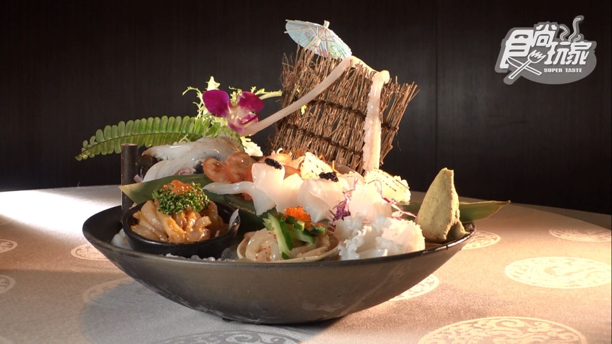 「透抽生吃」使用現撈的軟絲，以炙燒、汞燙、涼拌等５種料理方式呈現。