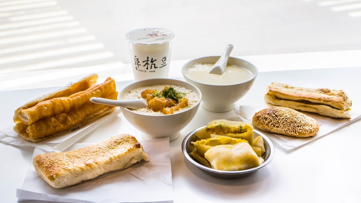 「阜杭豆漿」堪稱台北必吃早餐，榮獲米其林必比登推薦。（圖片來源：小佳的幻想世界）