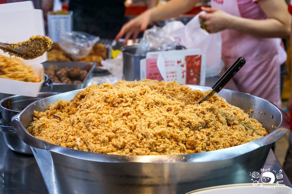 網推「台北最好吃」！迪化街「百年油飯+芋粿」郭董也愛，熟客一次瘋搶50盒