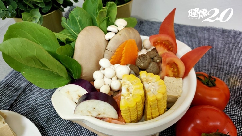 團圓火鍋用「這蔬菜」作湯底 營養更加分！營養師設計低脂年菜 2原則「避肥」