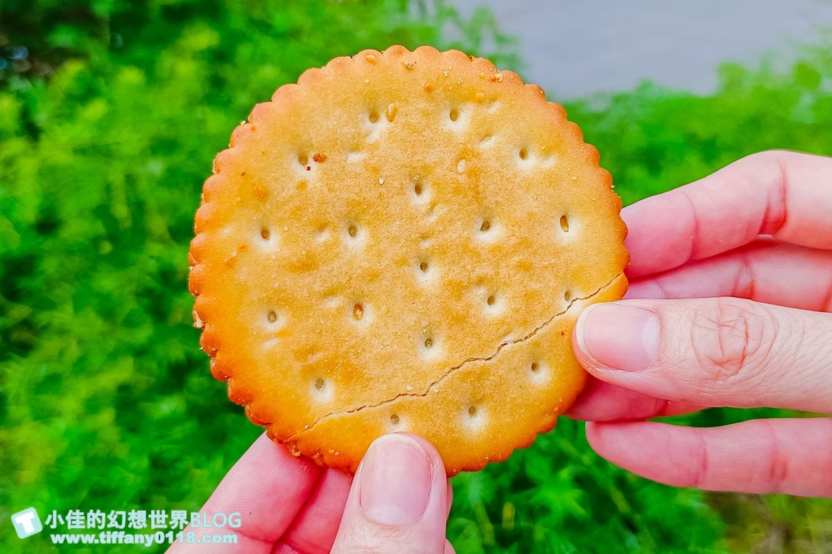 記憶中的古早味！老攤「現拉麥芽糖」過程超療癒，獨門花生粉＋梅粉一吃上癮