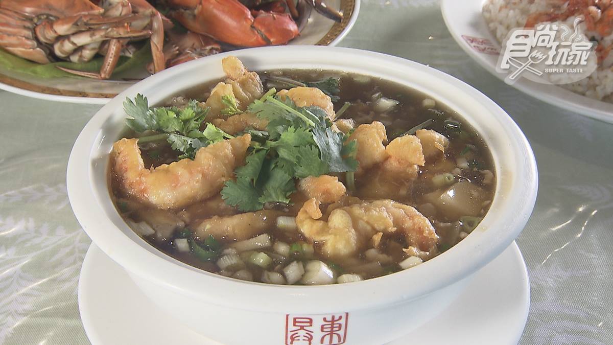 將「肉米蝦」拌入羹湯裡一起吃，一整個超飽足。