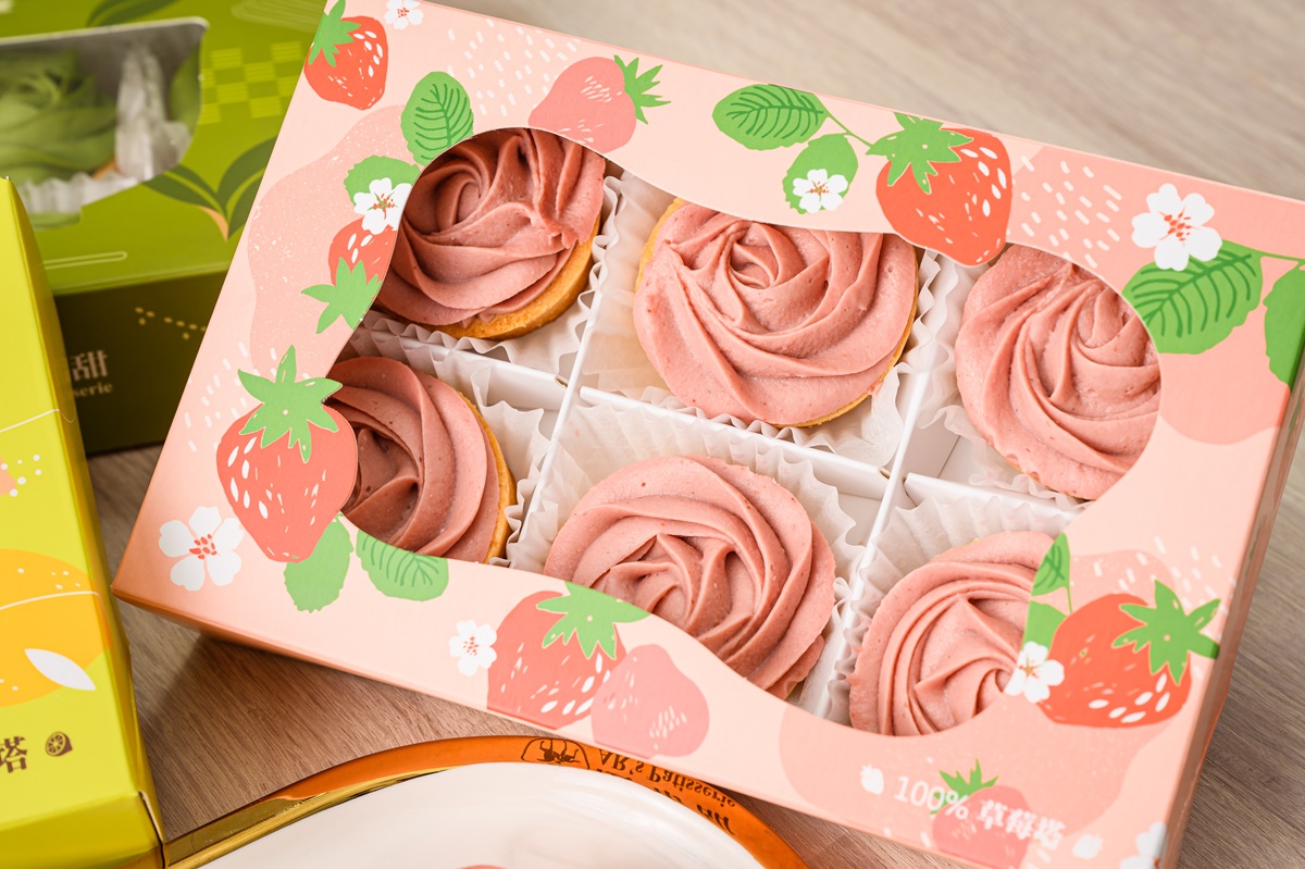 全家「草莓優格霜淇淋」買一送一！粉紅餅皮美翻，再吃玫瑰草莓塔、戚風蛋糕