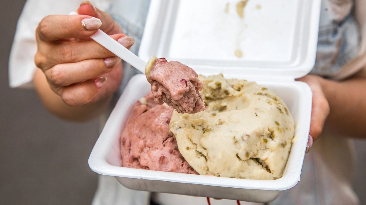 古早味紅豆冰、綠豆冰口感綿密不甜膩，一吃就上癮。（圖片來源：大手牽小手。玩樂趣）