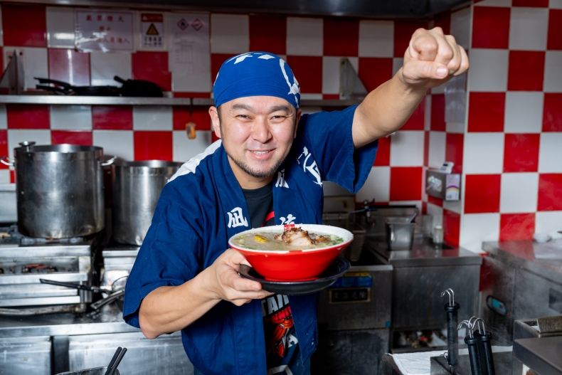 最強豚骨拉麵「ラーメン凪」將台灣小吃蚵仔煎化身濃郁拉麵！