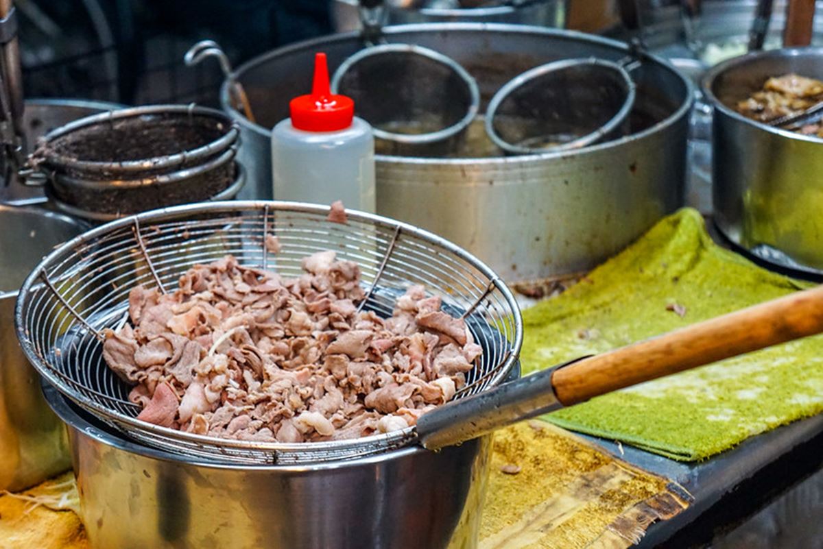 被羊肉耽誤的滷肉飯？板橋「黑金滷肉飯名店」６月熄燈，想啃巨無霸羊骨快衝