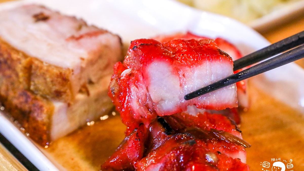 港式叉燒選用梅花豬，肥瘦肉均勻，入口彈牙帶嚼勁，淋上桂花醬更是美味。（圖片來源：陳小可的吃喝玩樂）