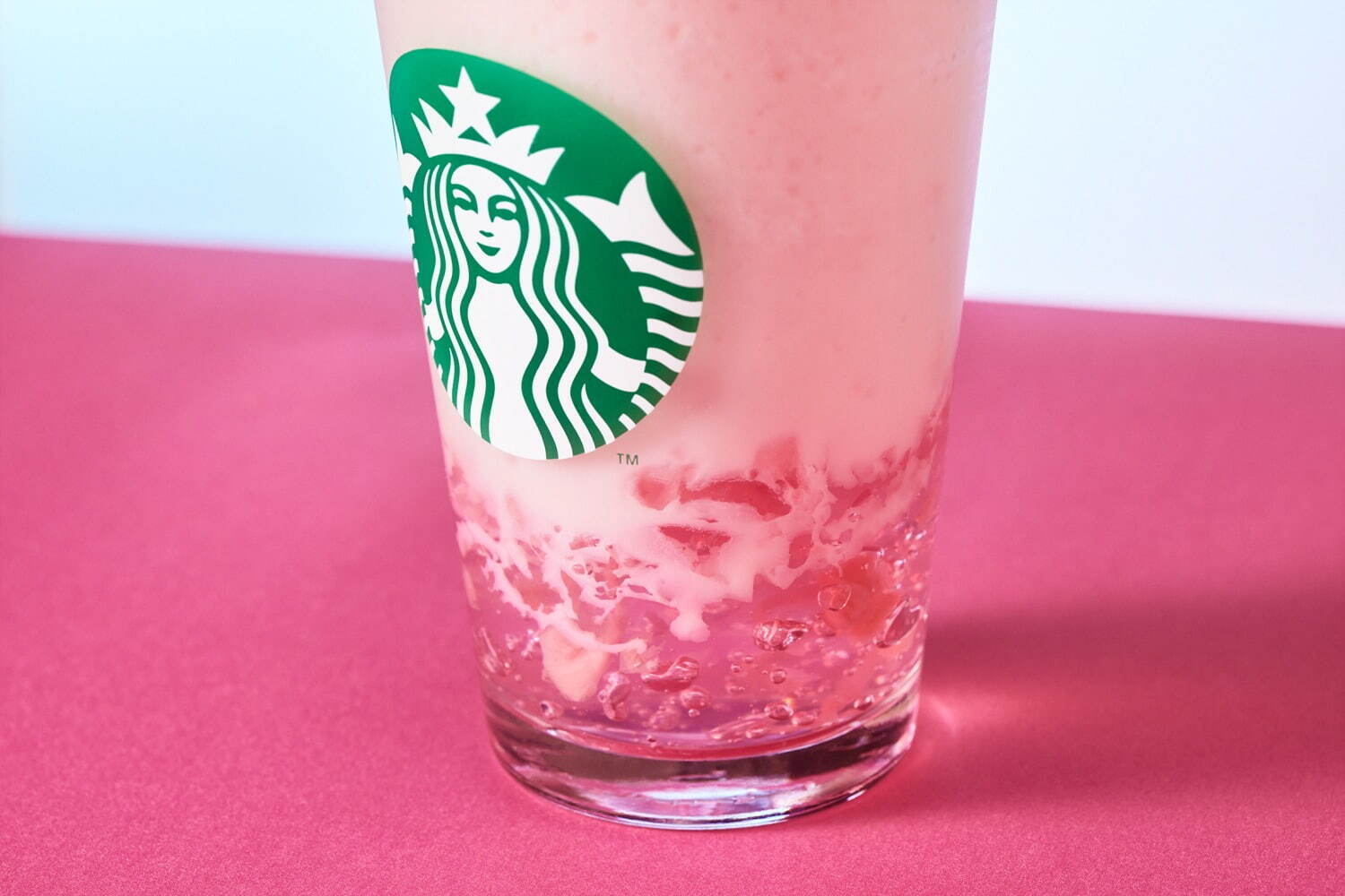 星巴克「櫻花果凍＋草莓馬卡龍」星冰樂太夢幻！還有超商款櫻花飲都要喝