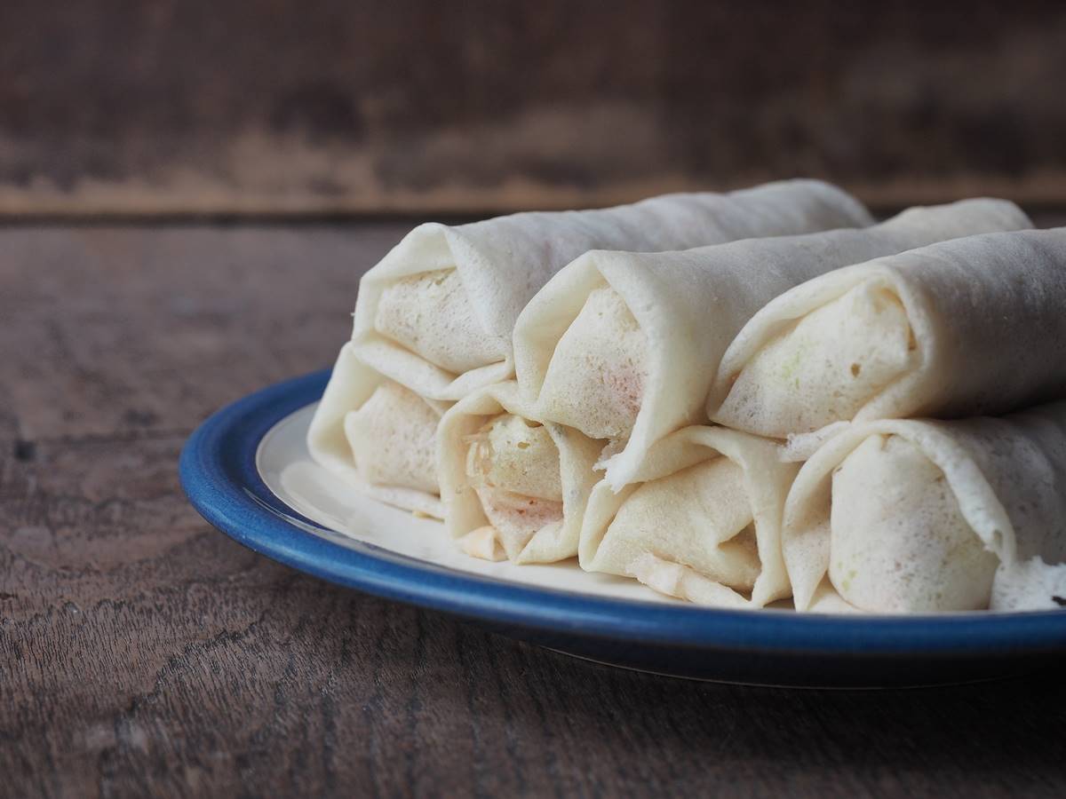 近看激似「台灣潤餅」！在地人推薦必吃「神祕美食」，可包餡料達30種任你挑