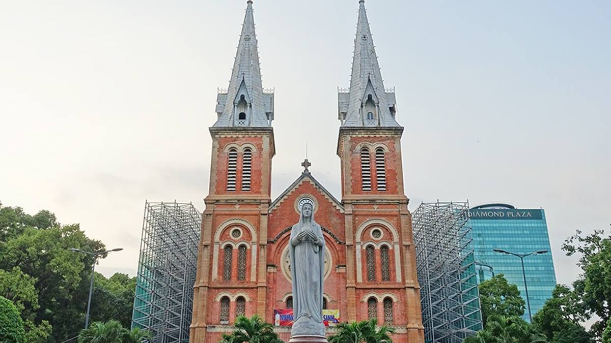 「西貢聖母聖殿主教座堂」是越南非常重要的觀光景點。（圖片來源：披著虎皮的貓）
