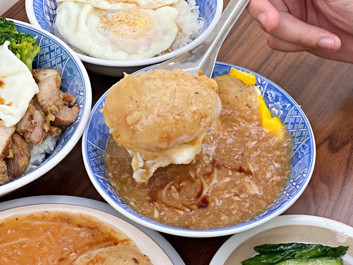台南早餐不只牛肉湯！市場超夯「黃金米粿」晚來吃不到，搭半熟蛋瀑布太銷魂