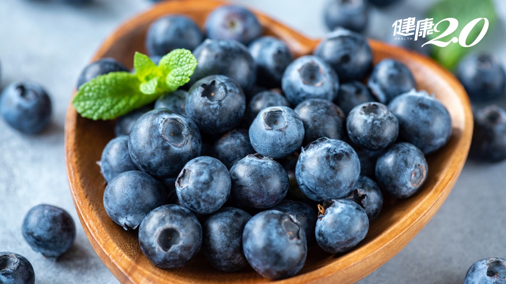 藍莓表皮白白的可以吃嗎？專家曝「新鮮度指標」！挑選方法看過來