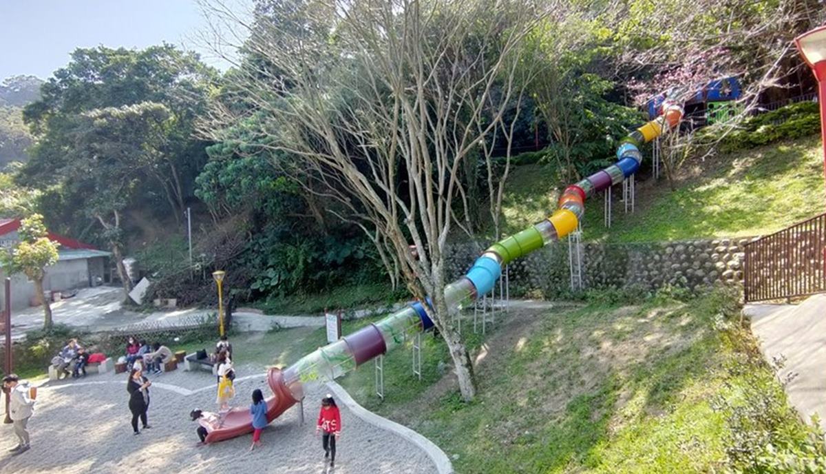 兒童節抓小孩放電！14條特色溜滑梯免費玩：巨型機器人造型、50米長滾輪滑梯