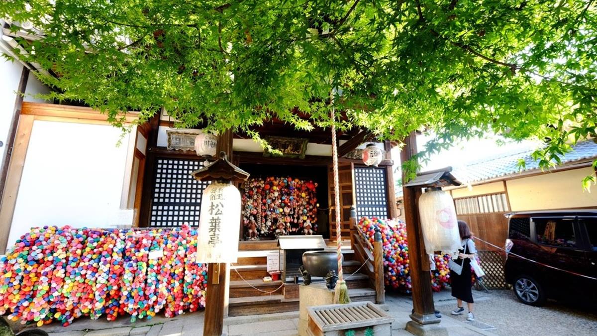「八坂庚申堂」是日本最初開創庚申信仰的寺廟。（圖片來源：西莉亞玩樂人生）