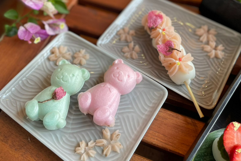 粉嫩櫻花季5大必吃美食，這天「買一送一」！櫻花大福、熊熊最中、串糰子可愛來襲