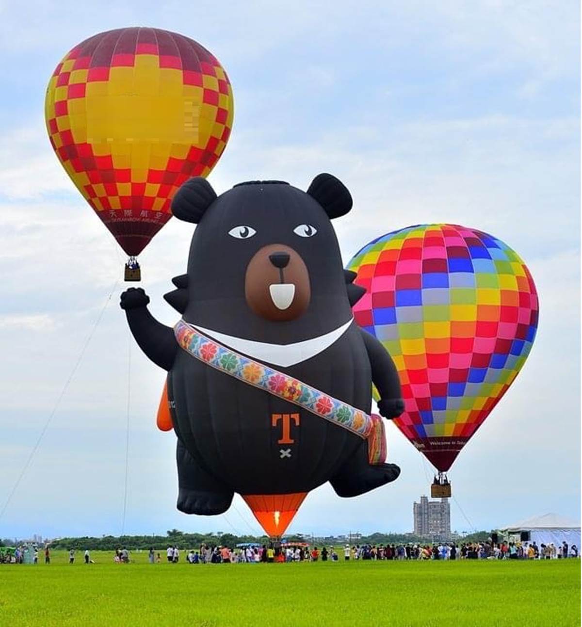 台南也有「熱氣球嘉年華」！４月賞限定光雕秀、逛周末市集，勞動連假衝一波