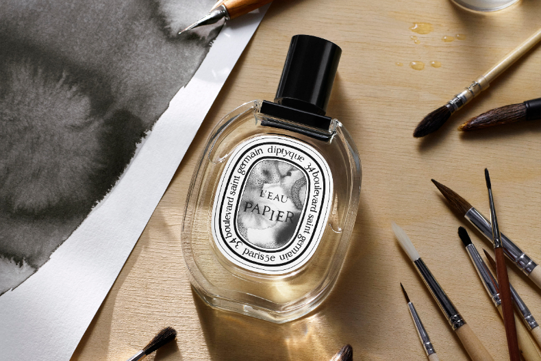 全球香迷暴動！Diptyque新款創作「紙染之水淡香水」，揉合米香與白麝香的獨特氣息
