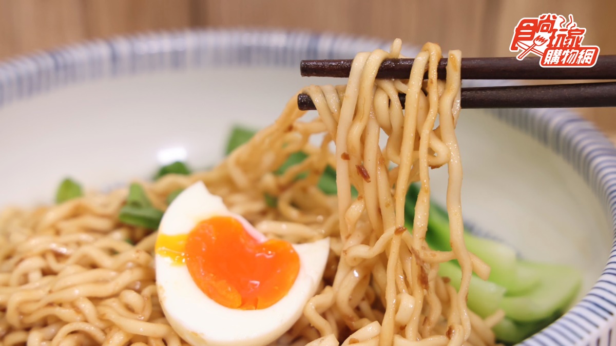 最強宵夜！全台獨家「混血兒拌麵」團購賣翻，辣奶油鵝油、墨魚拌麵優惠快囤