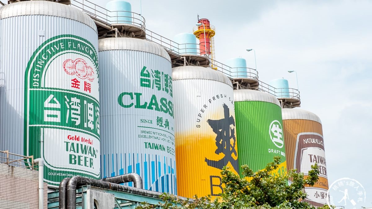 一整排巨大的台灣啤酒鋁罐，視覺效果非常吸睛。（圖片來源：桃桃’s旅人手札）