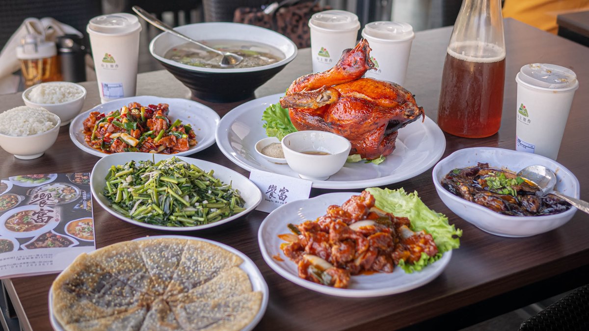 「饗富餐廳」主打結合南投在地食材的台菜、滬川菜。（圖片來源：黑皮的旅遊筆記）