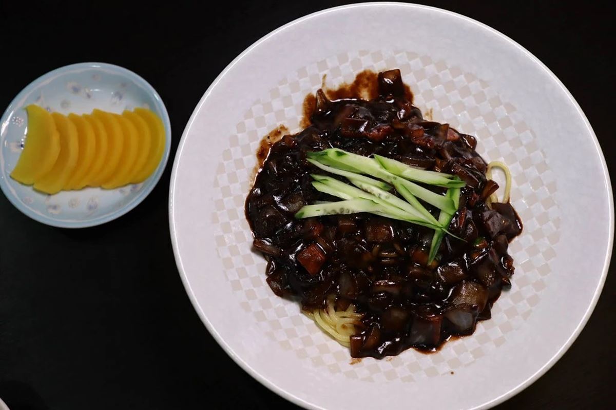 味覺秒飛首爾！「韓國主廚」來台開賣正宗黑炸醬麵、糖醋肉，熟客都是韓國人
