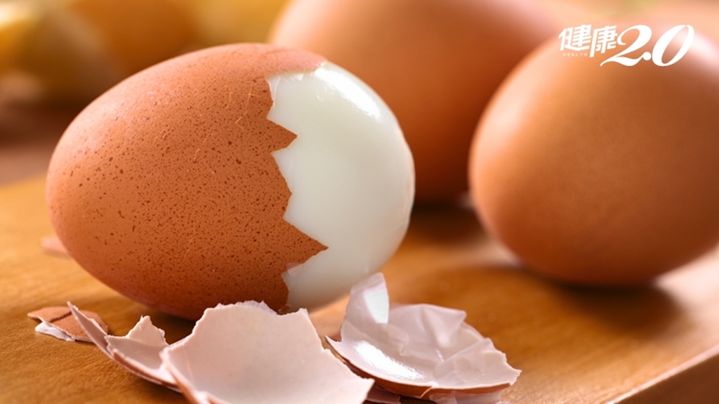 吃完雞蛋 蛋殼別丟掉！蛋殼8種簡單妙用：做無毒防蟲劑、清水管、清潔果汁機