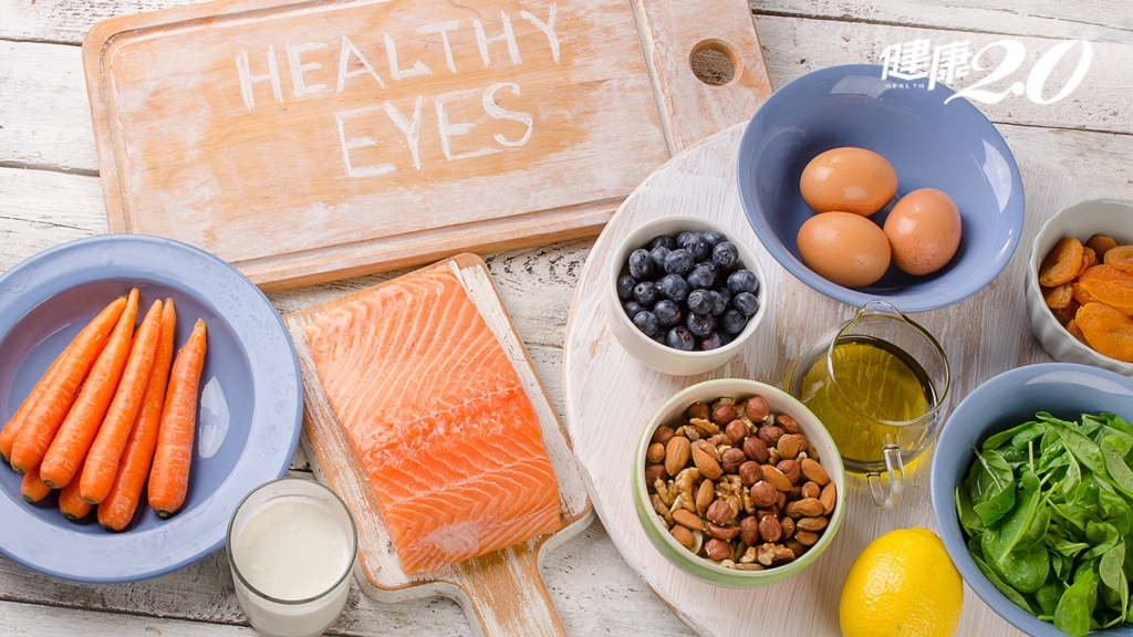 這樣吃改善眼乾、眼疲勞！營養專家最推5類「修復眼睛食物」 防藍光輻射傷害