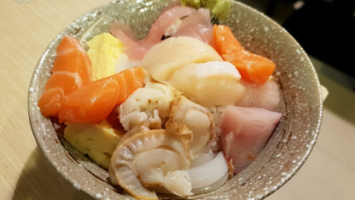 「綜合生魚片丼」吃得到滿滿的海鮮超滿足。（圖片來源：米寶麻幸福滿載）