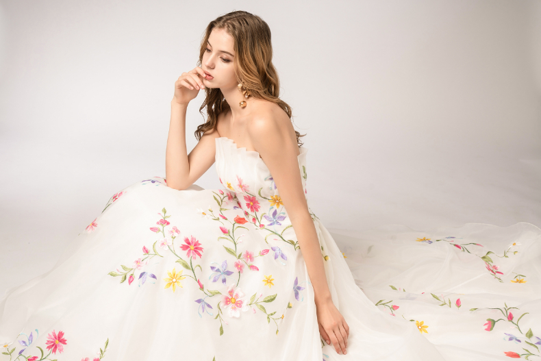 仙境花卉穿上身！美國頂級禮服 JASMINE GALLERIA，2023異想花園時裝系列