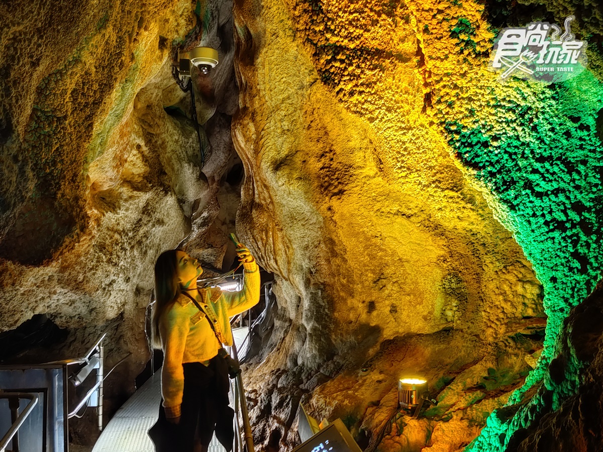 龍河洞的鐘乳石生成時間達1億7500萬年之久。