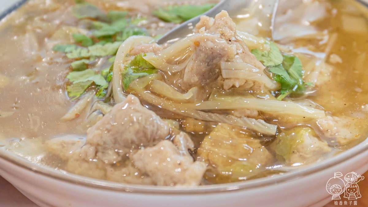 「魚翅肉羹湯」使用的是環保素魚翅，肉羹也很扎實，香氣令人垂涎三尺。（圖片來源：柚香魚子醬的蹦蹦跳跳）