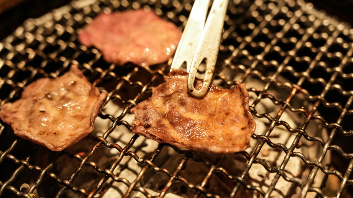 茶六燒肉堂選用的牛舌產地均來自澳洲，吃起來扎實且脂肪含量也較低。（圖片來源：漢堡食嚥日記）