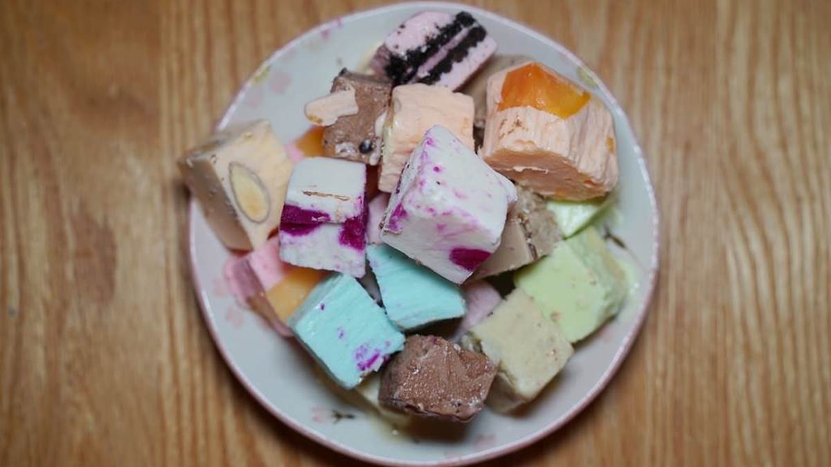 全台唯一的「厚切炒冰」使用每日新鮮發酵的酸奶製成。（圖片來源：東蛙池塘）