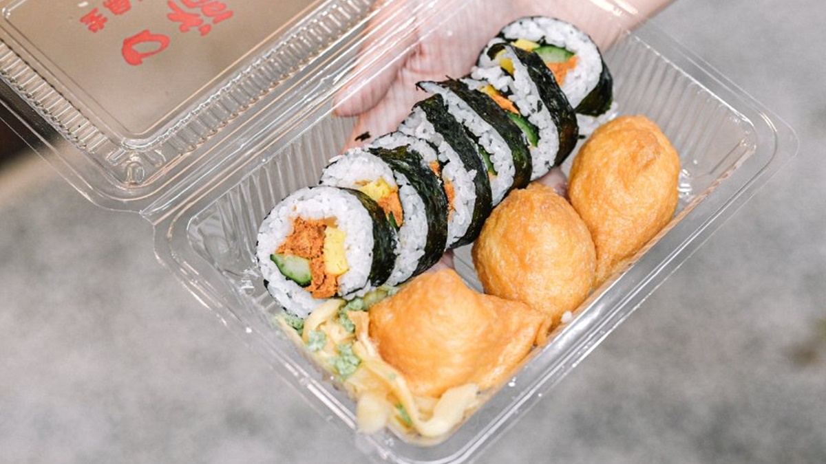 買「綜合壽司」可以吃到２種口味，包含６個肉鬆壽司和３個豆皮壽司。（圖片來源：女子的休假計劃）