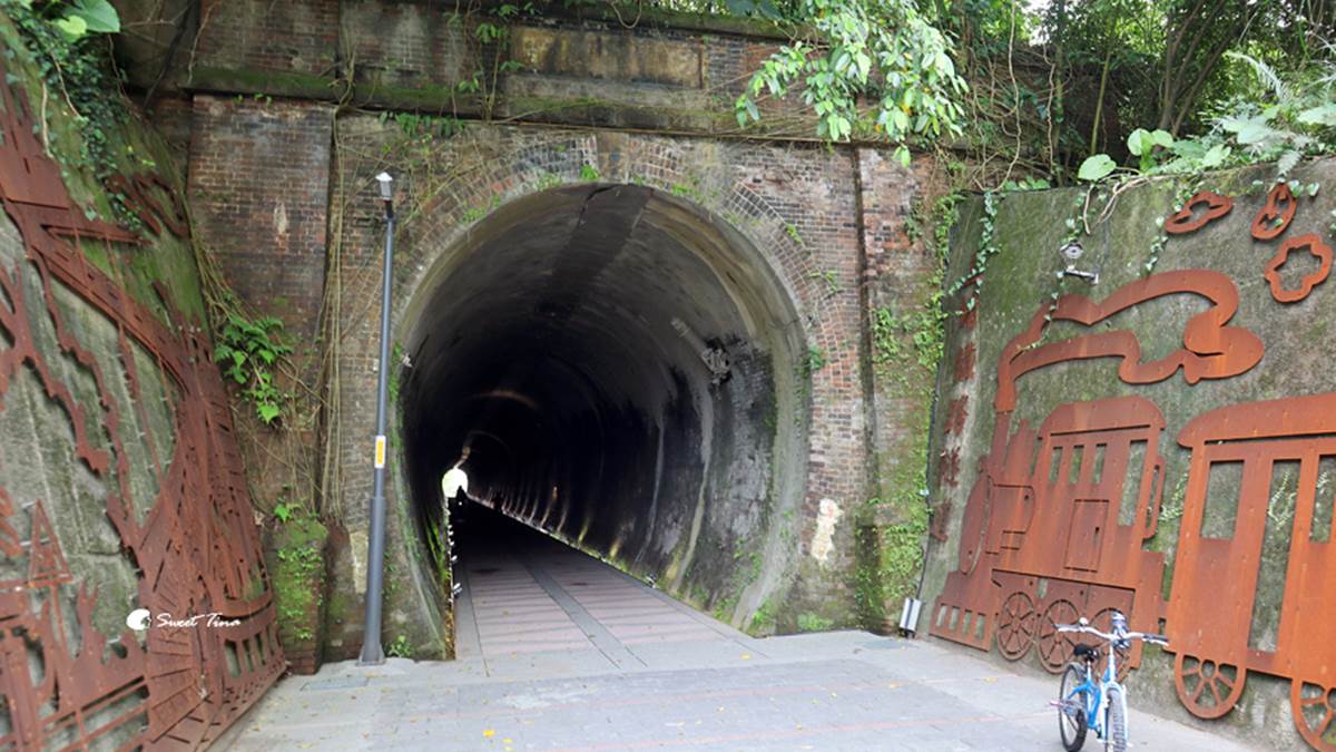 五堵舊隧道長約184公尺，穿越隧道彷彿穿越時光般奇妙。（圖片來源：Sweet Tina）