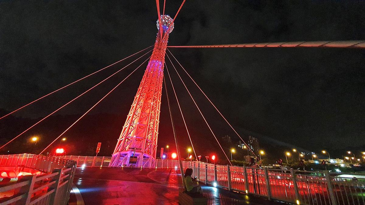 「星光橋」位於汐止，是首座橫跨基隆河的景觀橋。（圖片來源：新北高灘處）